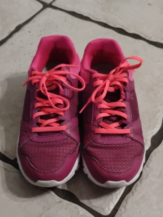 Reebok Shoes - Women's Reebok Sneakers 10